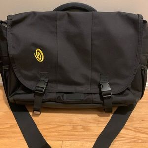 Timbuk2 19 inch x 12 inch messenger laptop bag